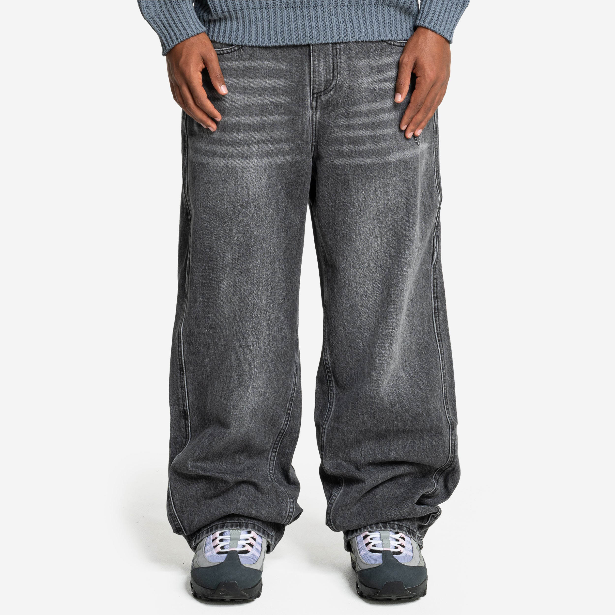 DISTINCTIVE BAGGY DENIM GREY