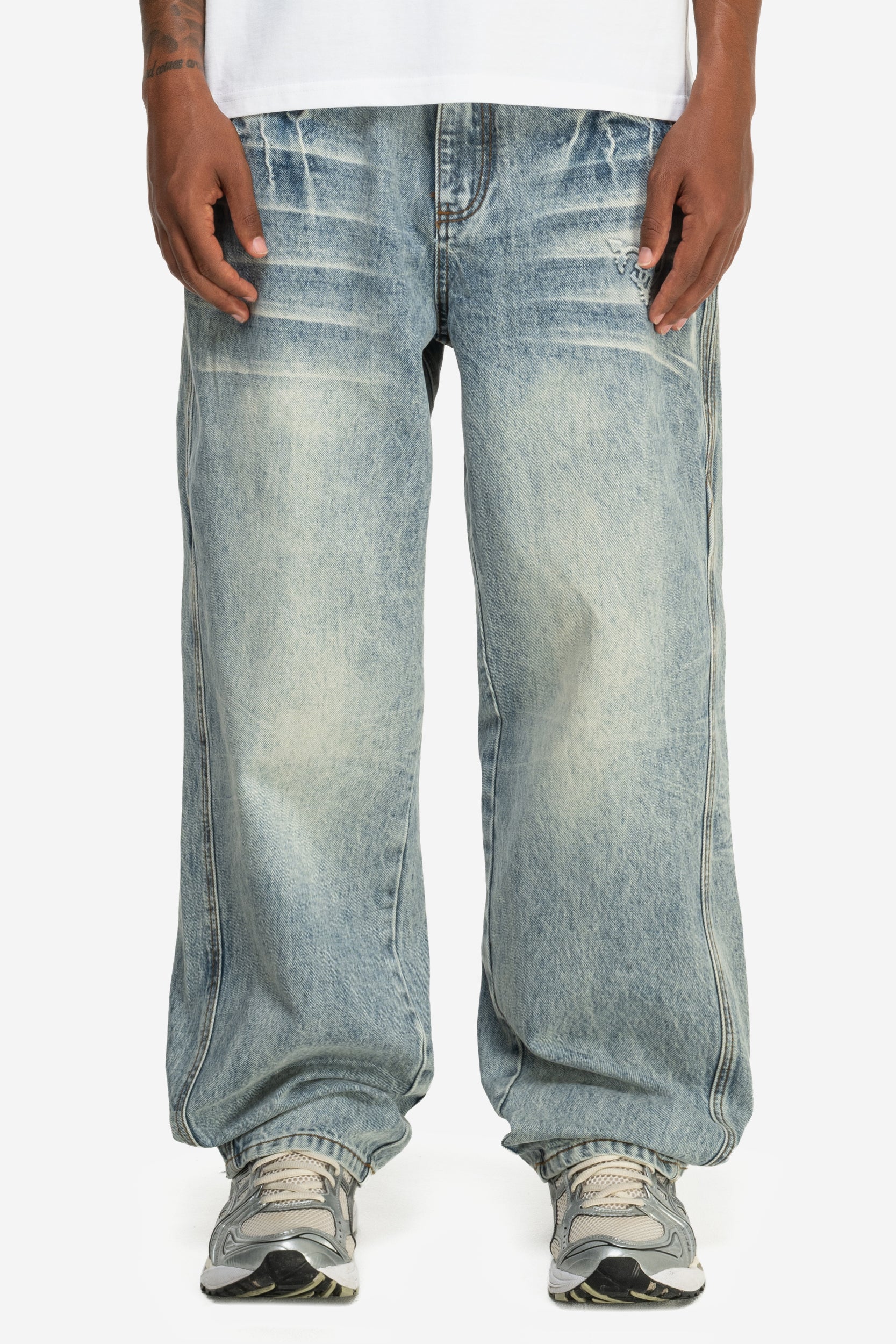 DISTINCTIVE DENIM WASHED BLUE
