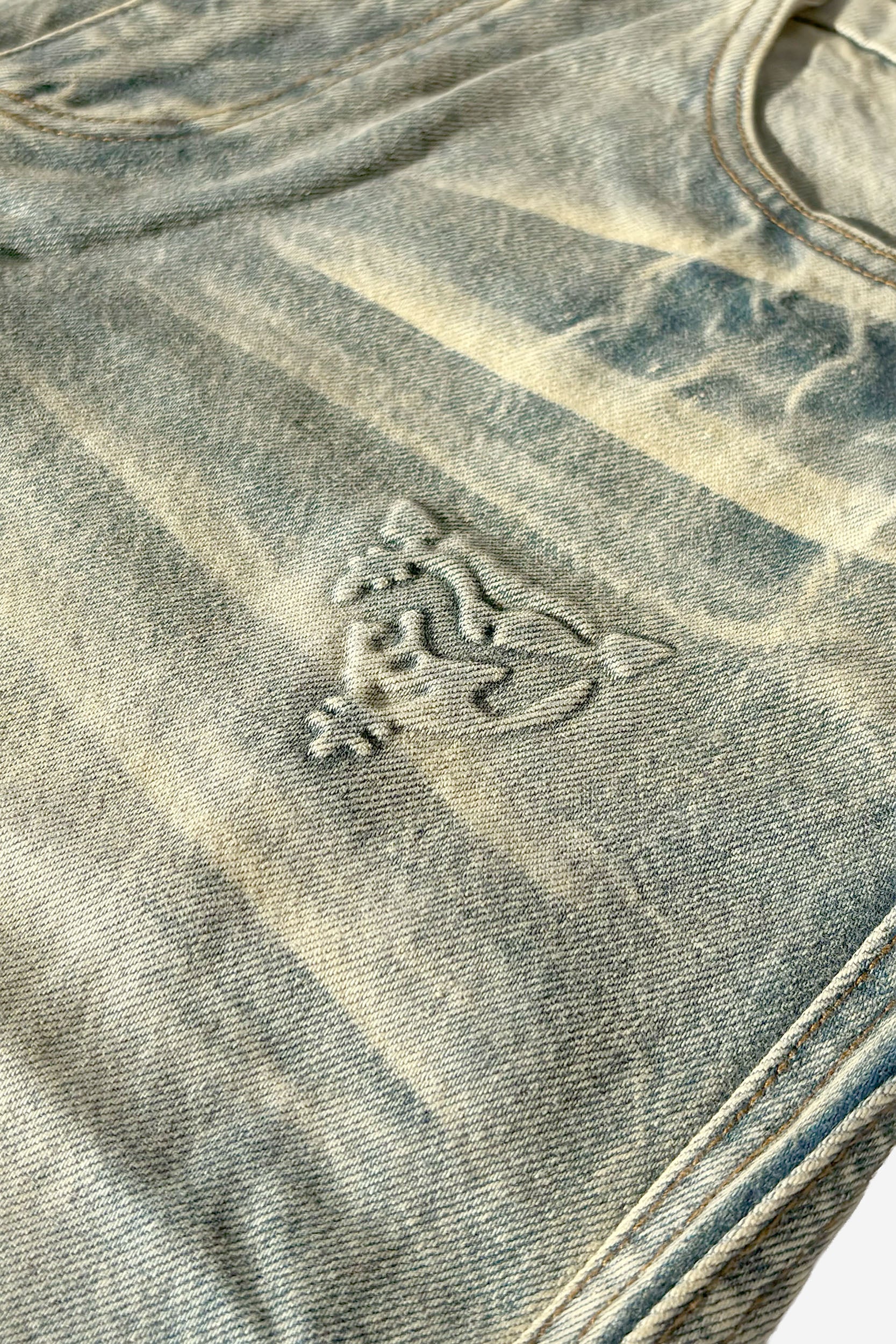DISTINCTIVE DENIM WASHED MUD