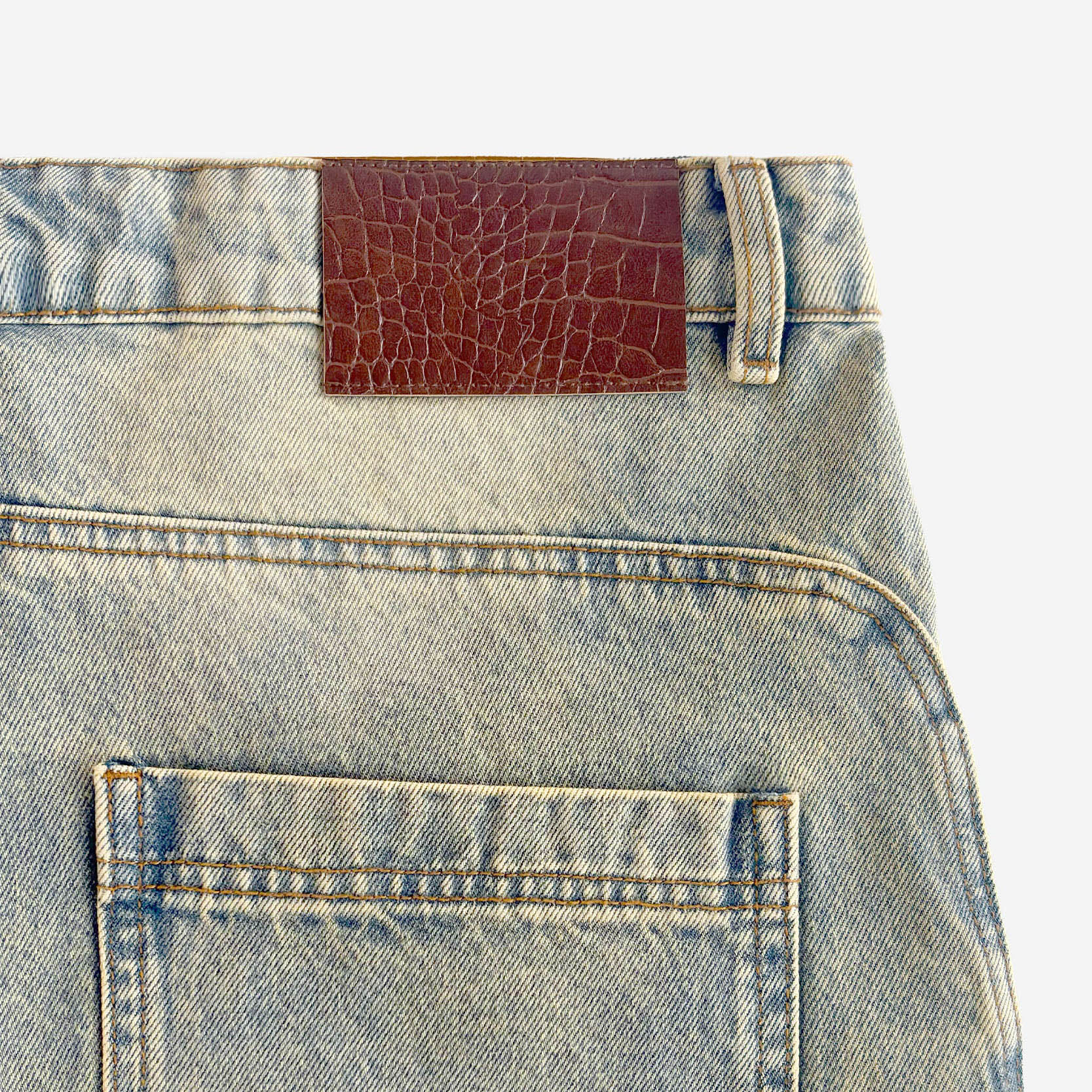 WET DREAM TEE WHITE + DISTINCTIVE DENIM WASHED MUD