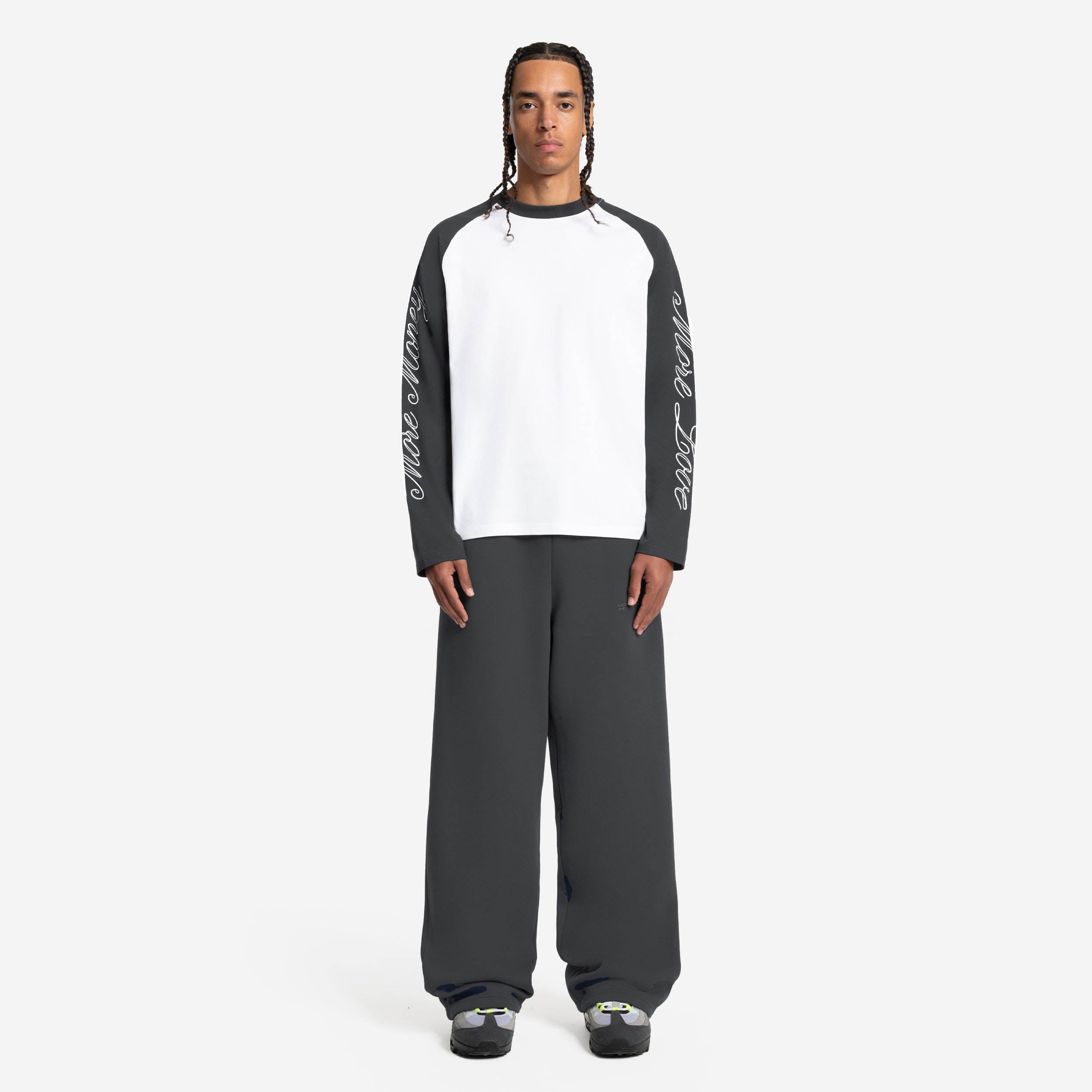 SCRIPT RAGLAN LONGSLEEVE DARK GREY