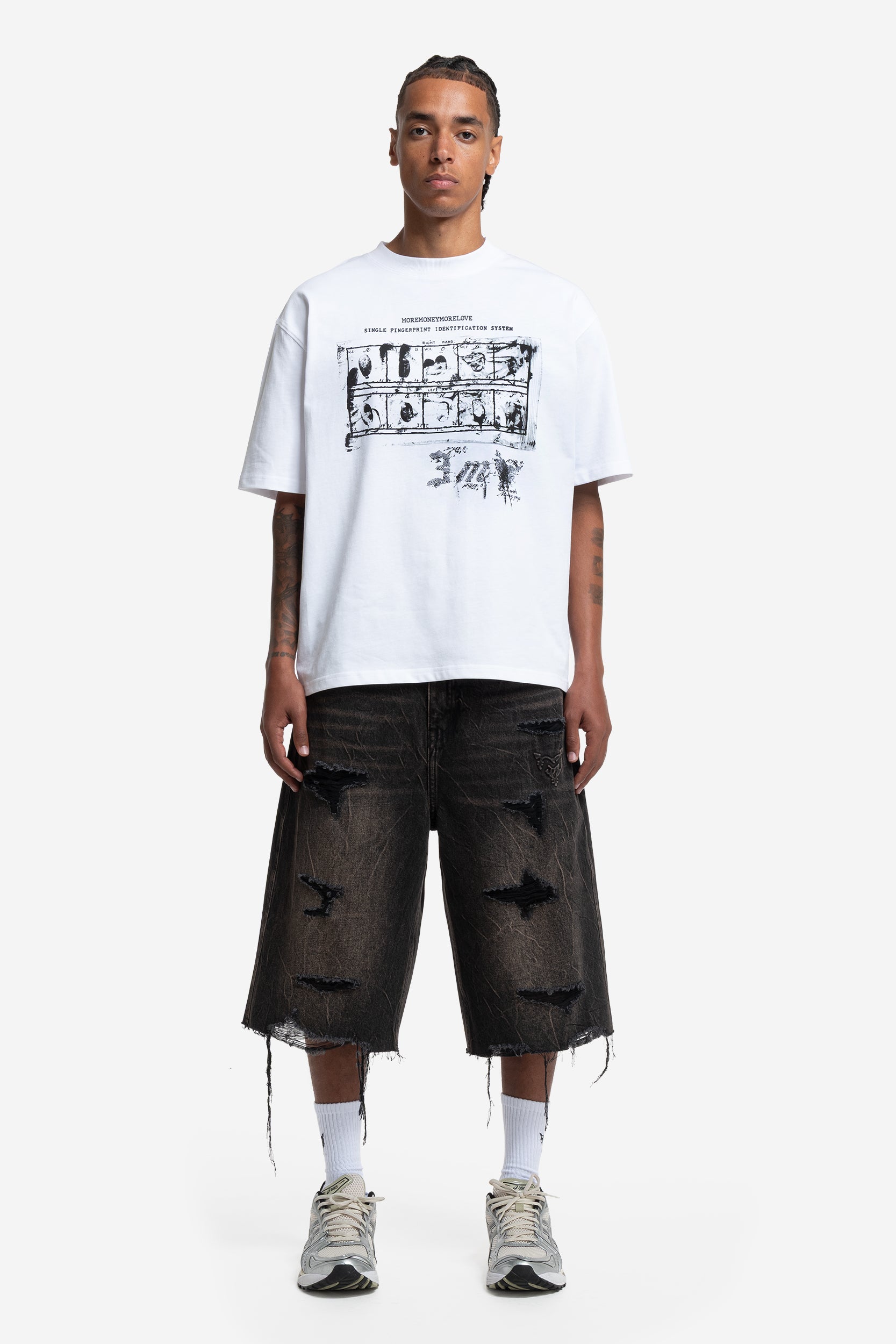 FINGERPRINTS TEE WHITE + RIPPED DISTINCTIVE JORTS DARK GREY