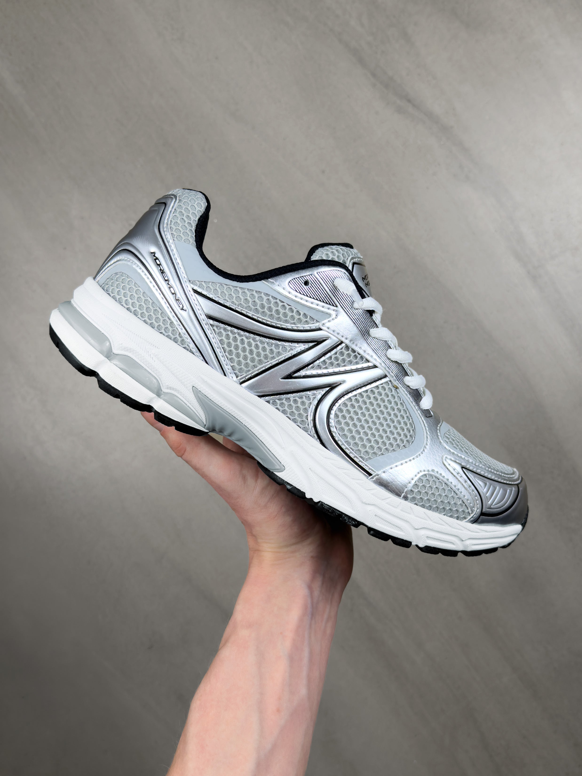 DISTINCTIVE DENIM + MOTION RUNNER