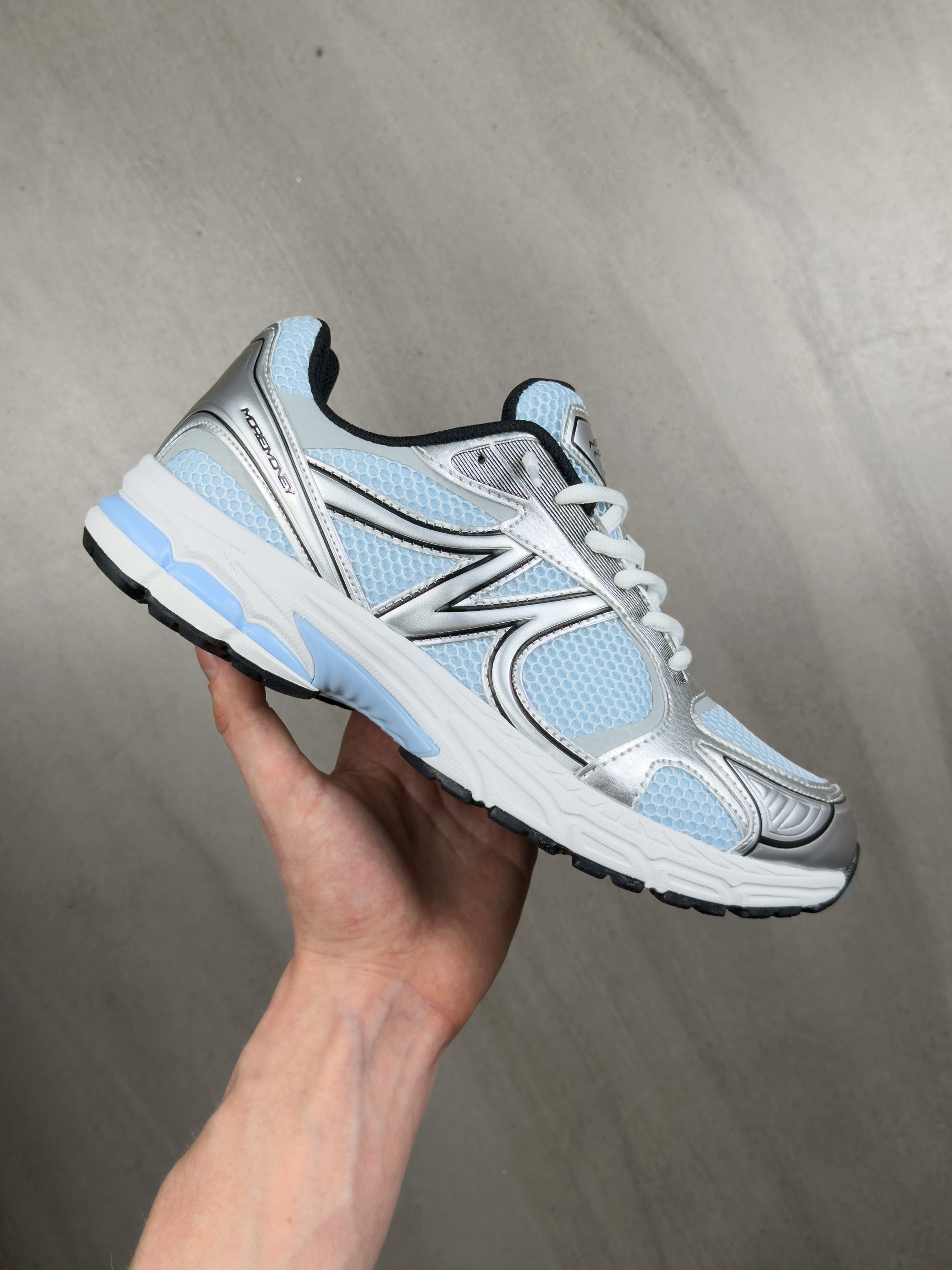 DISTINCTIVE DENIM + MOTION RUNNER