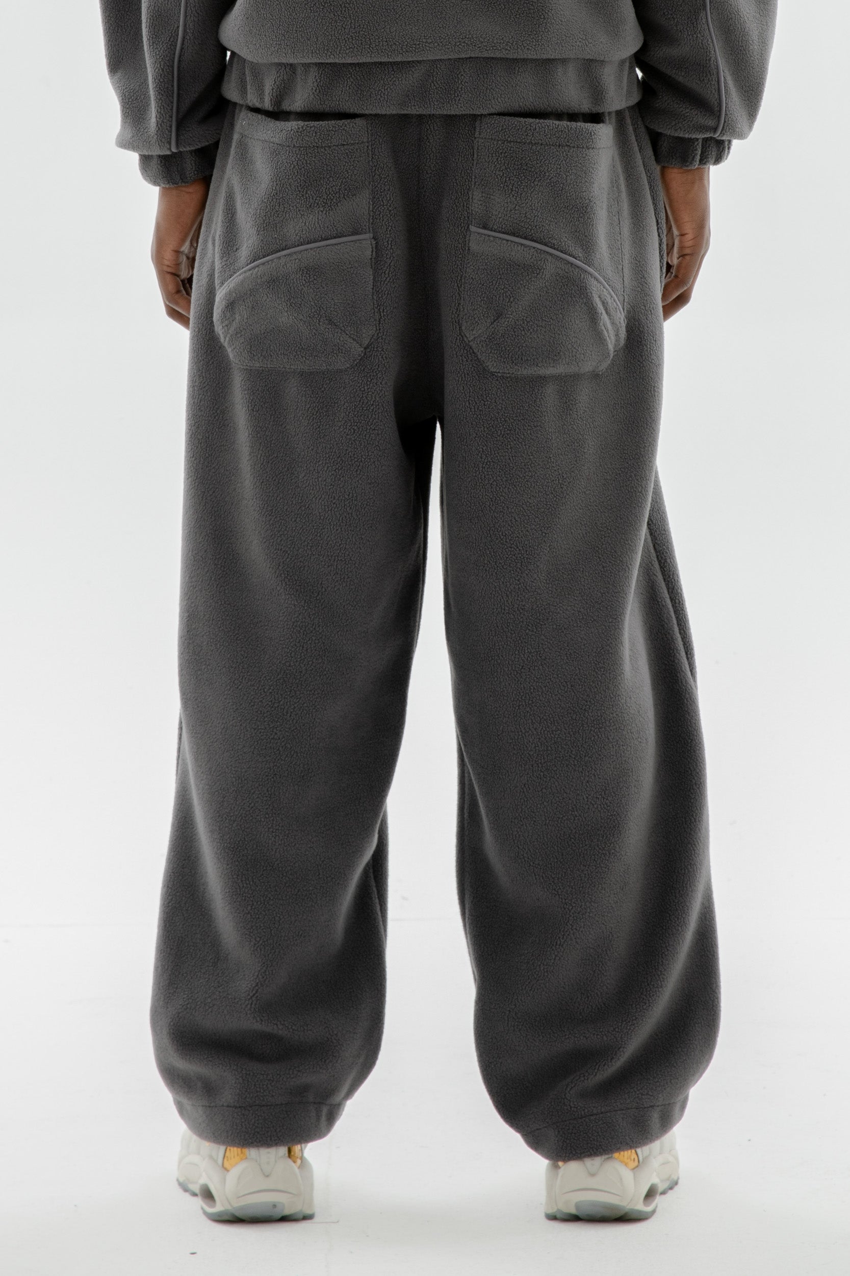 STAR WREATH FLEECE JOGGER TORNADO GREY