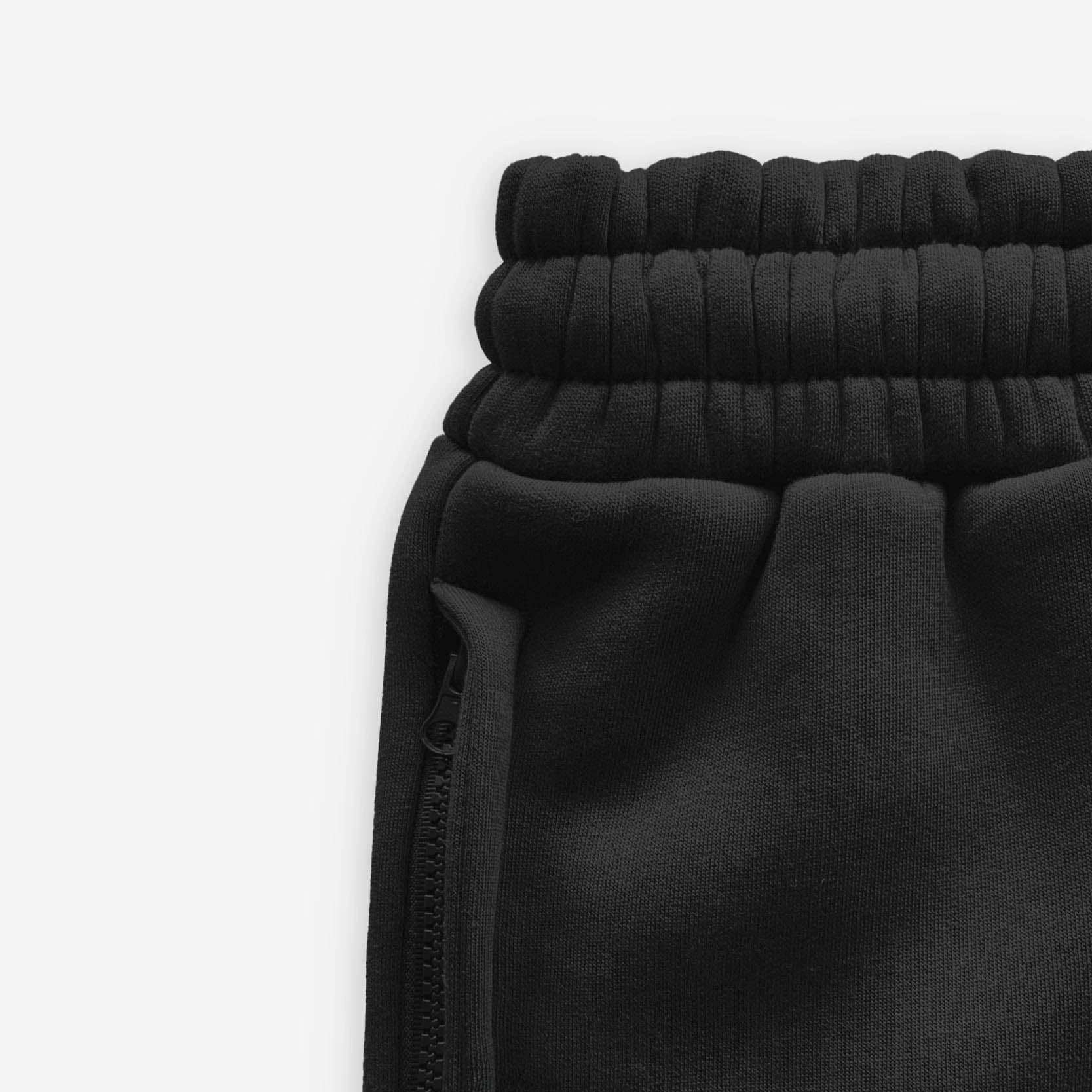 SCRIPT RAGLAN LONGSLEEVE BLACK + CLOUDS JOGGER BLACK