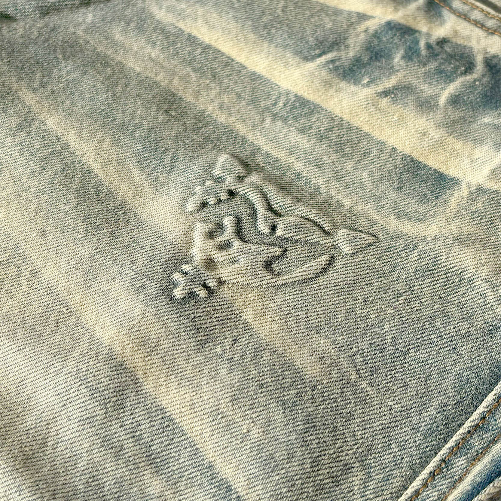 DISTINCTIVE DENIM WASHED MUD