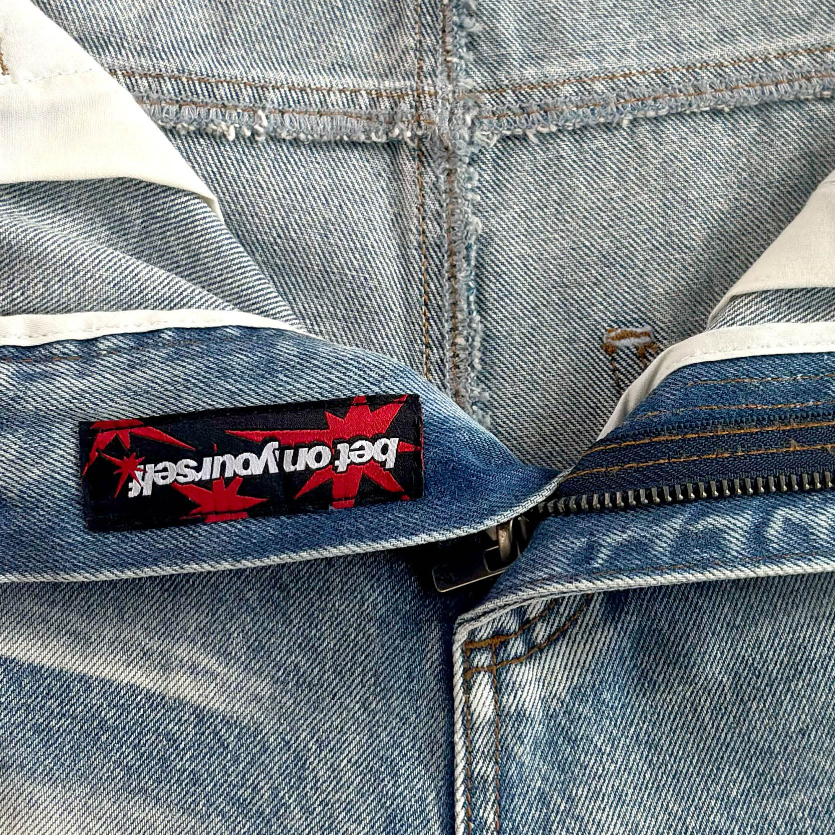 DISTINCTIVE DENIM WASHED BLUE