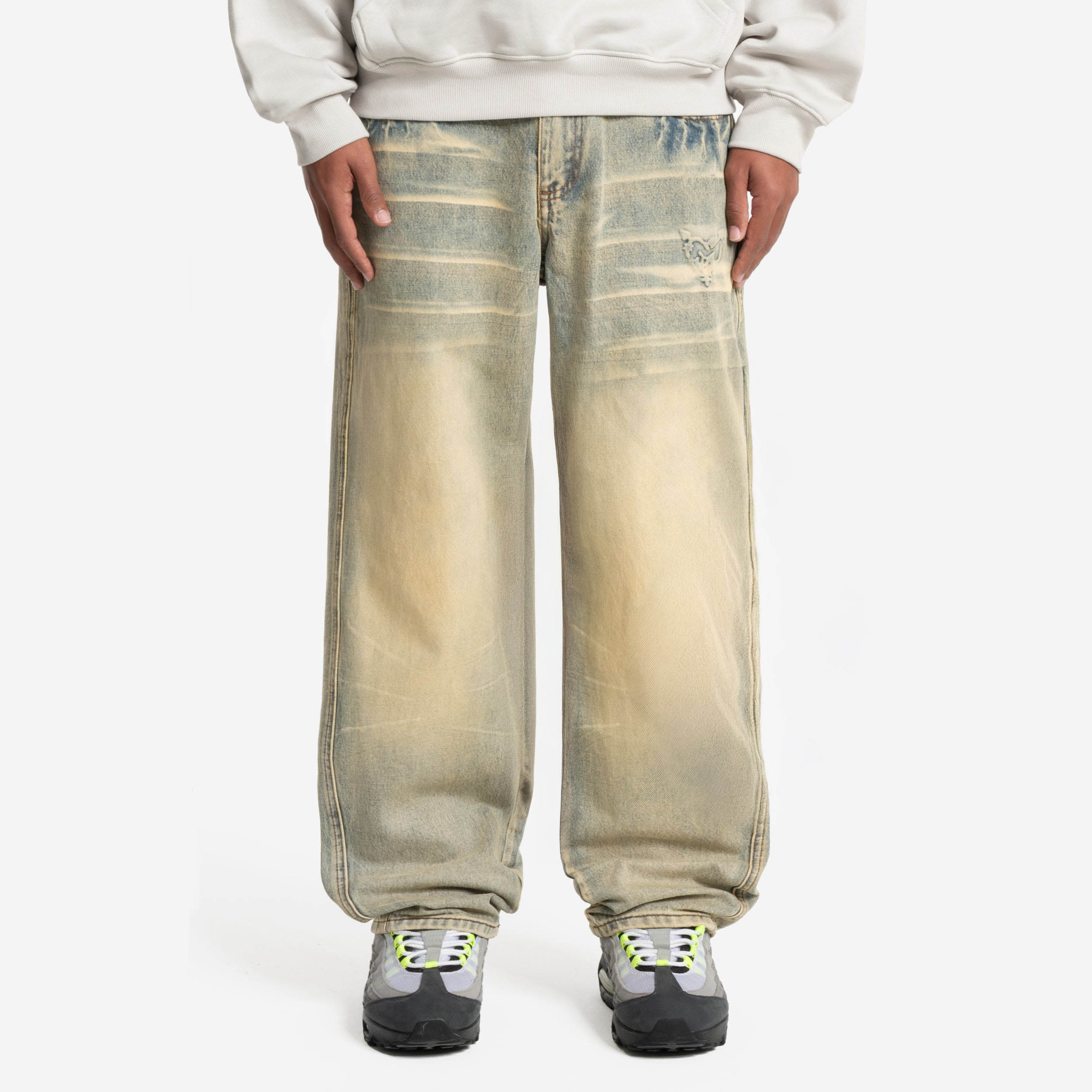 WET DREAM TEE WHITE + DISTINCTIVE DENIM WASHED MUD
