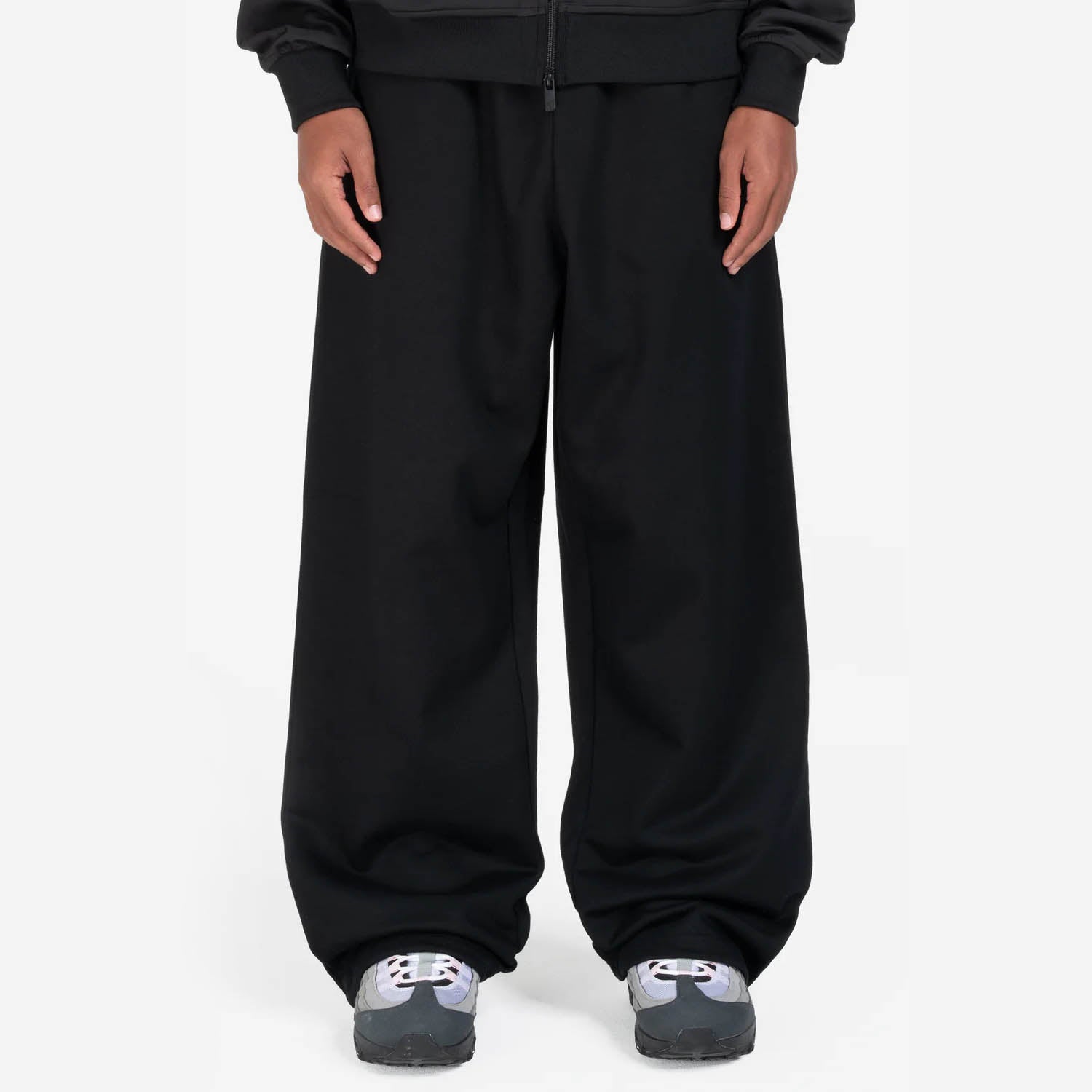LOST BOND HOODIE BLACK + OPEN LEG JOGGER BLACK