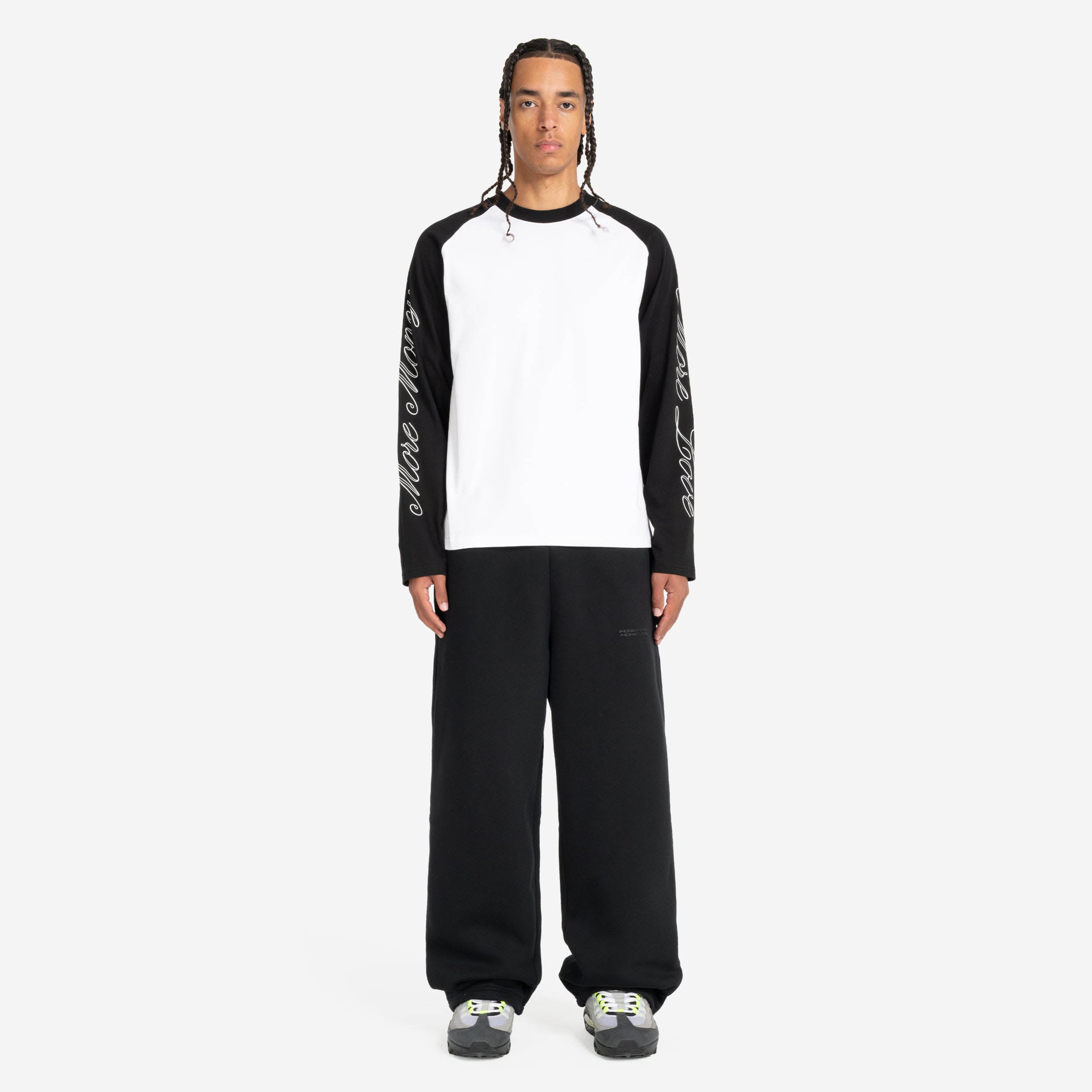 SCRIPT RAGLAN LONGSLEEVE BLACK
