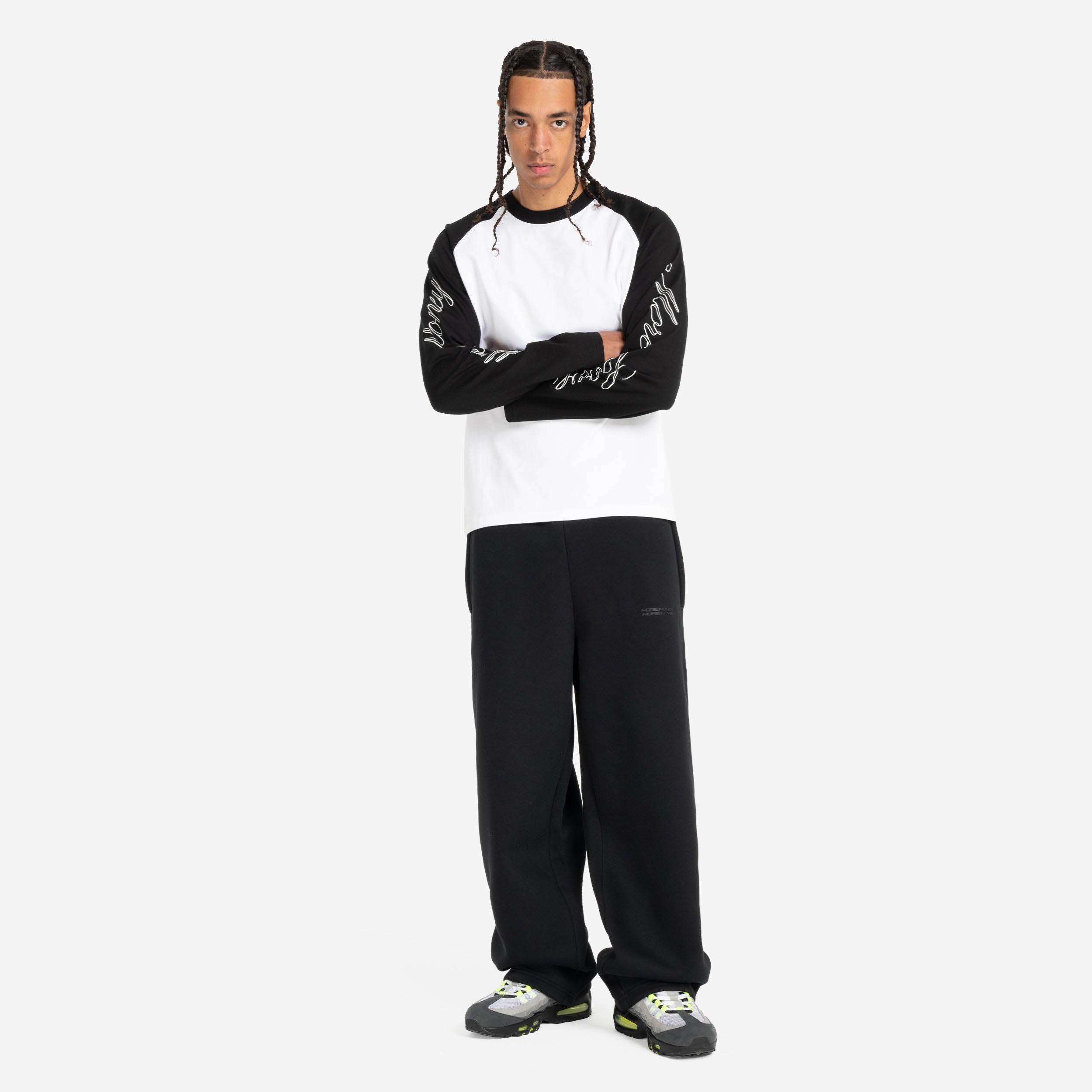 SCRIPT RAGLAN LONGSLEEVE BLACK