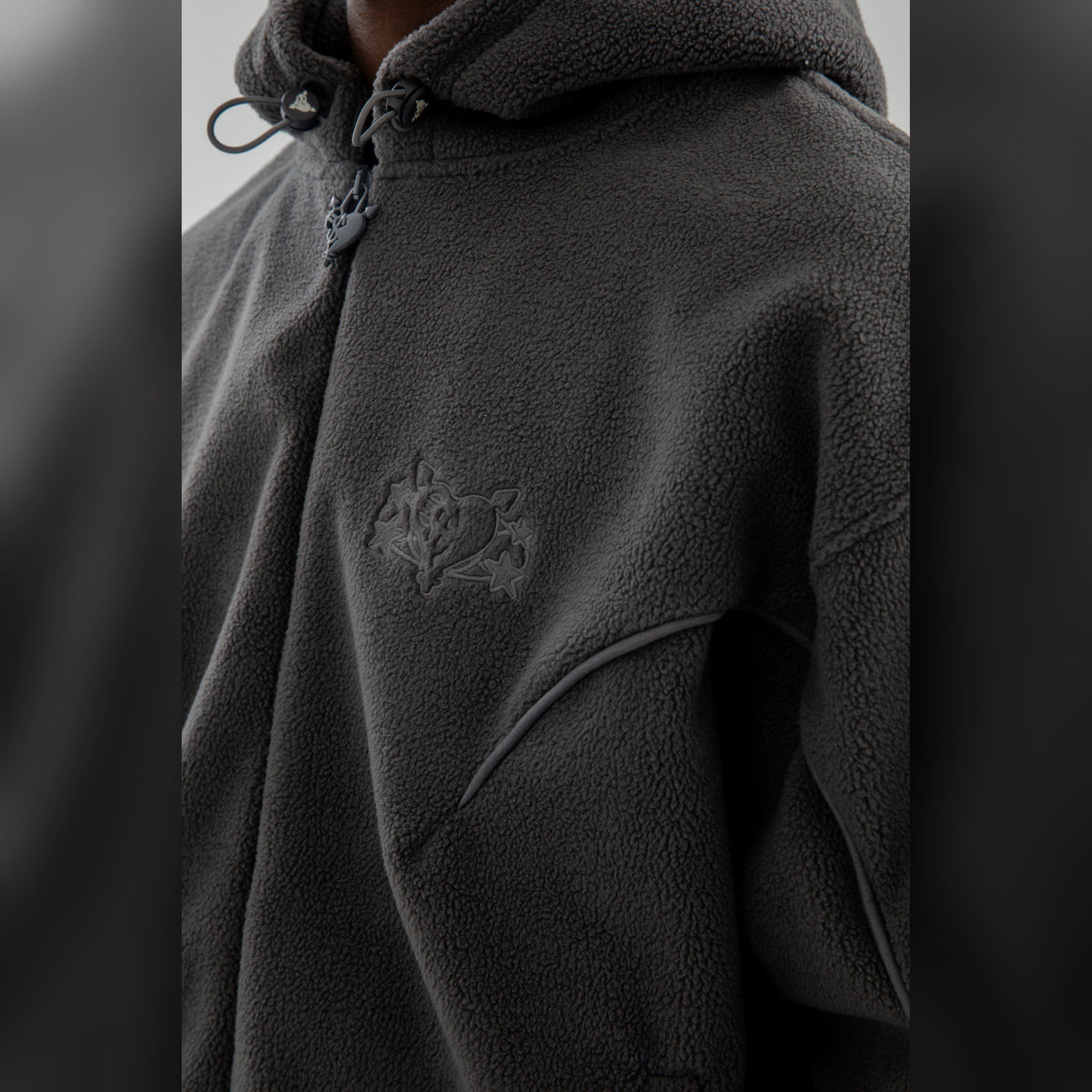 STAR WREATH FLEECE ZIP TORNADO GRAY 