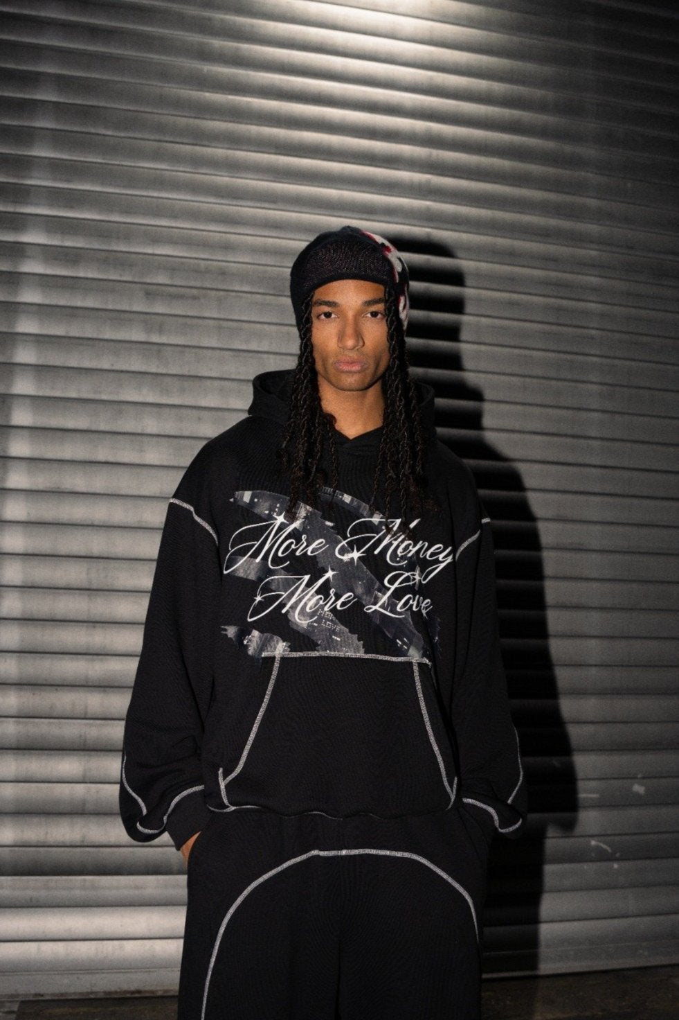 CITY LIGHTS FLATLOCK HOODIE BLACK