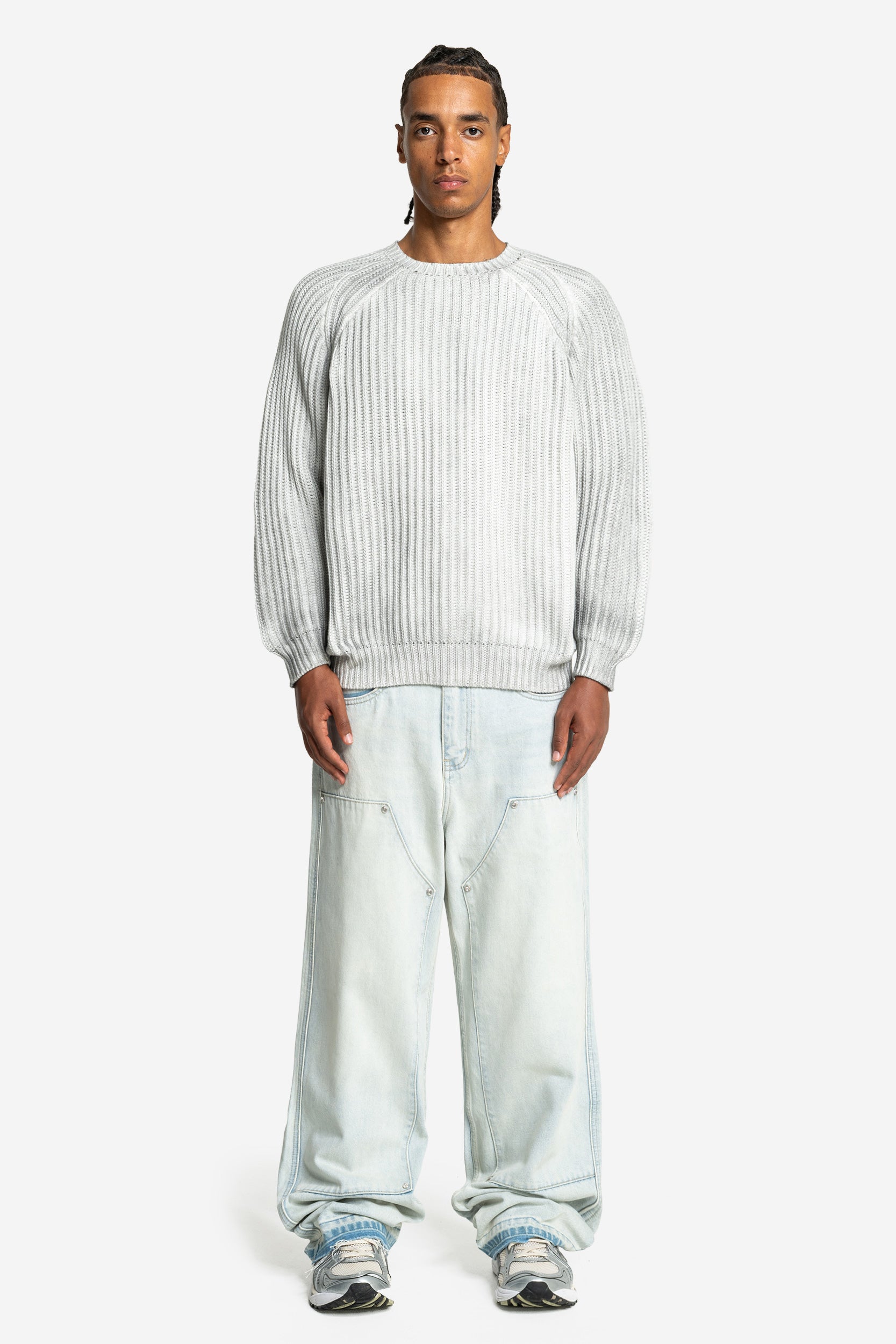 WASHED KNIT SWEATER LIGHT GREY + RHINESTONE CARPENTER DENIM BLUE